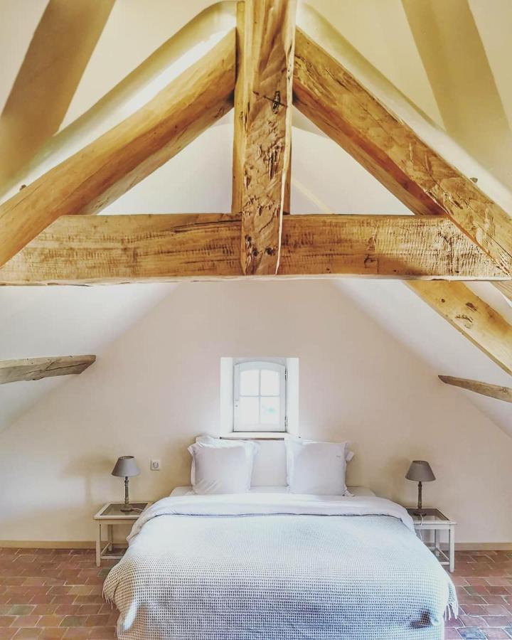 Bed and Breakfast Le Moulin De Corneil Mézilles Esterno foto